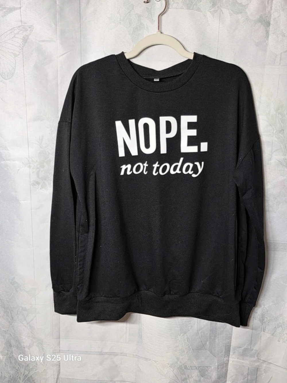 Graphic Sweatshirt in Black XL Like New